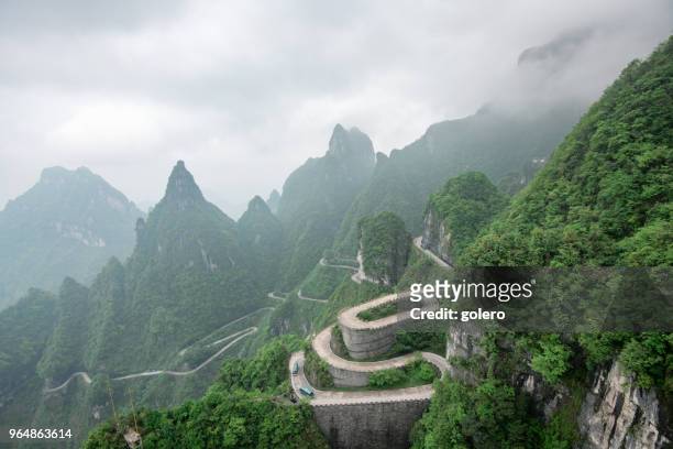 mountain road to tianmen mountain - tianmen stock pictures, royalty-free photos & images