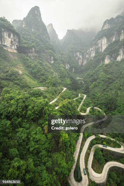 mountain road to tianmen mountain - tianmen stock pictures, royalty-free photos & images