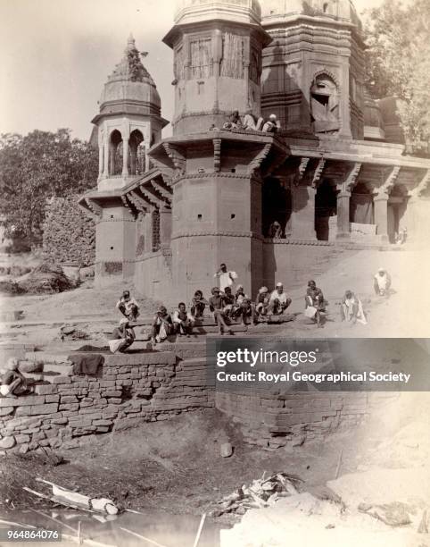 Burning Ghat - body ready for cremation, the body is always plunged into the river before cremation - Benares - Uttar Pradesh, Founded by the Hindu...