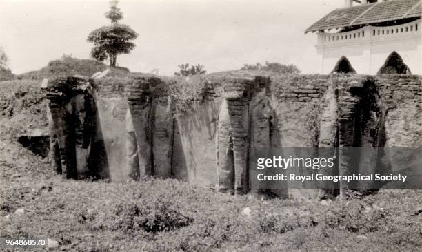 Ruvanvelisaya Dagoba and elephant wall in Ceylon, Sri Lanka, 1927.