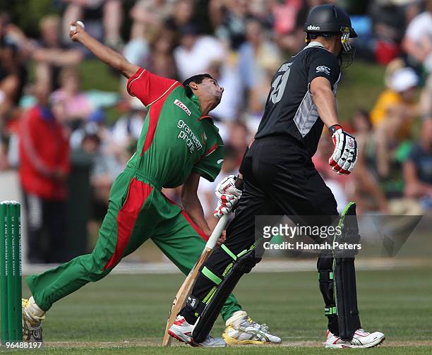 Shafiul Islam of Bangladesh bowls during the second One Day International Match between New Zealand and Bangladesh at University Oval on February 8,...