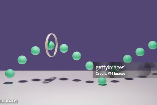 many balls going through a hoop - continuity stockfoto's en -beelden