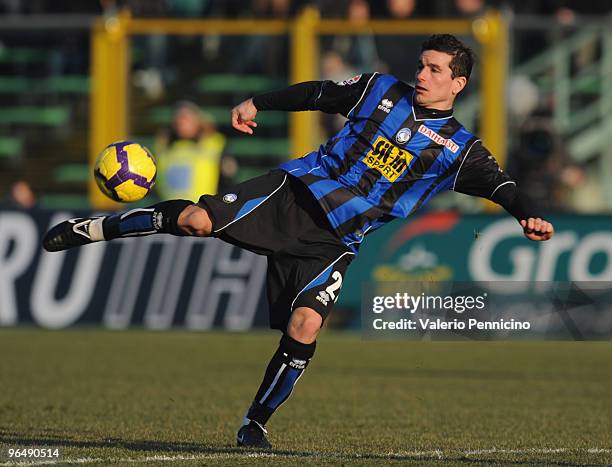 Simone Padoin of Atalanta BC in action during the Serie A match between Atalanta BC and AS Bari at Stadio Atleti Azzurri d'Italia on February 7, 2010...