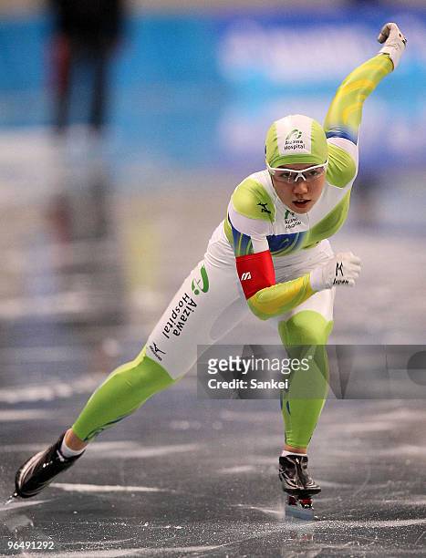 Nao Kodaira competes in the Women's 1000m during the Speed Skating Vancouver Olympic Qualifier at M Wave on December 29, 2009 in Nagano, Japan.