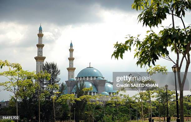 This image shows an external view of the Federal Territory Mosque in Kuala Lumpur on February 6, 2010. AFP PHOTO/Saeed KHAN