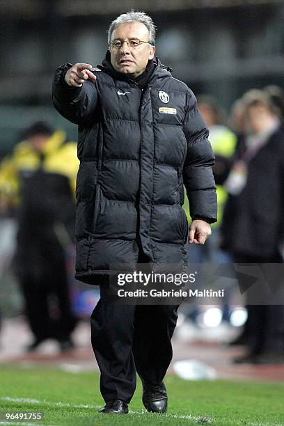 Juventus head coach Albero Zaccheroni gestures during the Serie A match between Livorno and Juventus at Stadio Armando Picchi on February 6, 2010 in...
