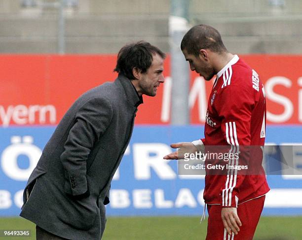 Coach Bayern II Mehmet Scholl talks to Deniz Yilmaz during the 3.Liga match between SpVgg Unterhaching and Bayern Muenchen II at the Generali...