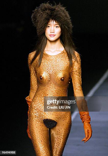 Chinese model shows off a creation by French designer Jean Paul Gaultier during a fashion show, as part of the 2004 Shanghai Fashion Week in...