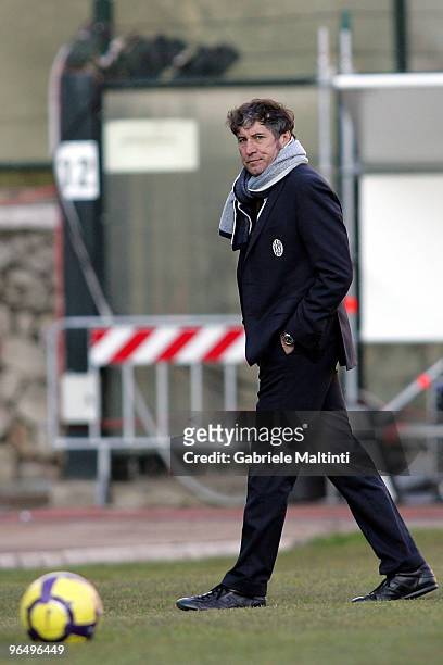 Siena head coach Alberto Malesani looks during the Serie A match between Siena and Sampdoria at Artemio Franchi - Mps Arena Stadium on February 7,...