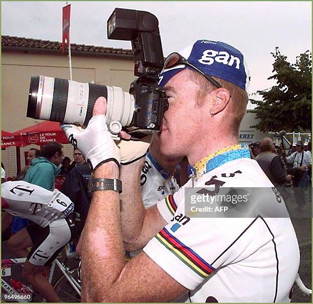 World champion Autralian Stuart O'Grady takes a picture with a professional camera before the start of the eighth stage between Sauternes and Pau,...