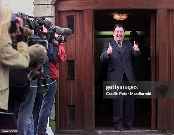 Irish politician John Hume gives a thumbs up during the Northern Ireland Belfast Agreement referendum, 21st May 1998.