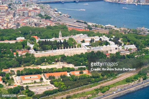 aerial view of  topkapı palace and golden horn, istanbul - topkapi palace stock pictures, royalty-free photos & images