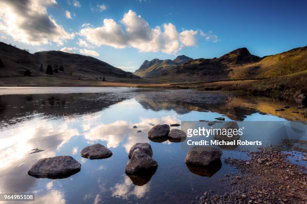 the langdale pikes and blea tarn in the english lake district - langdale pikes stock pictures, royalty-free photos & images