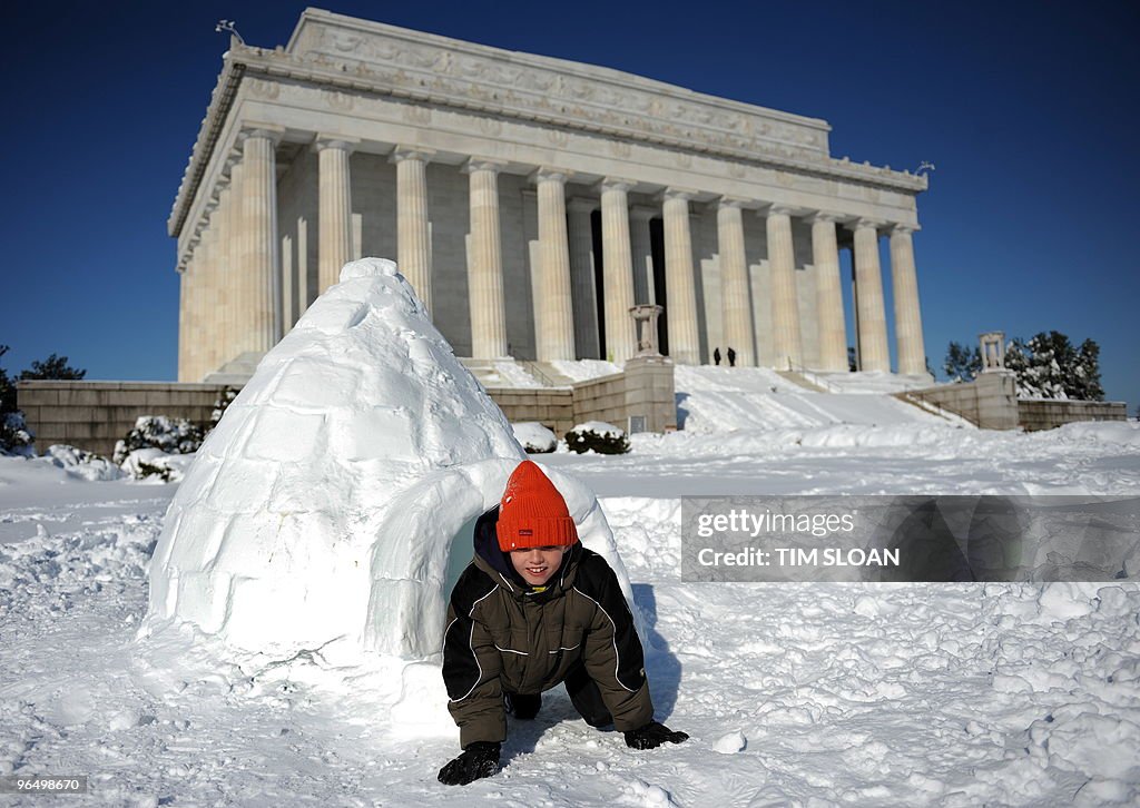 Max Sutton, 9, from Miami, Florida crawl