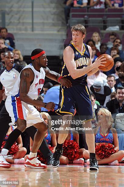 Troy Murphy of the Indiana Pacers handles the ball against Ben Wallace of the Detroit Pistons during the game on January 22, 2010 at The Palace of...