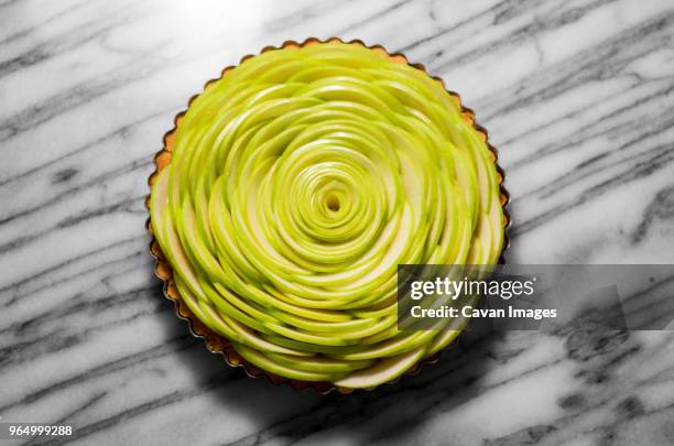 overhead view of rose apple pie on marble counter - green apple slices stock pictures, royalty-free photos & images