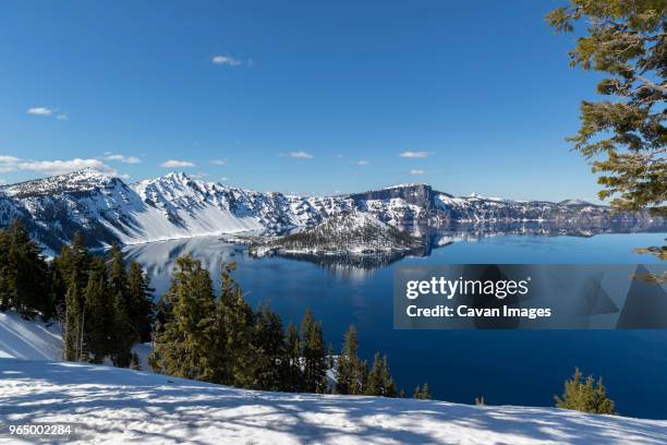 idyllic view of wizard island at crater lake national park - wizard island stock pictures, royalty-free photos & images