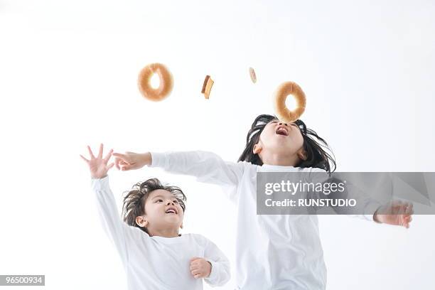 child with family - catching food stock pictures, royalty-free photos & images