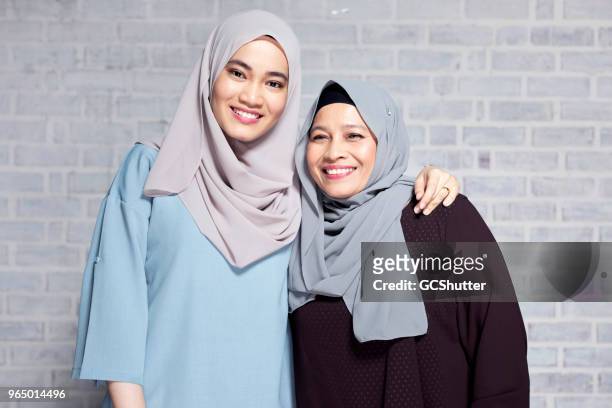 portrait of mother and daughter - family formal portrait stock pictures, royalty-free photos & images