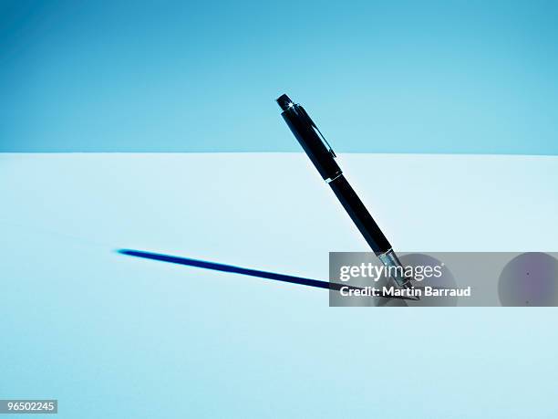 fountain pen casting shadow - fountain pen stockfoto's en -beelden