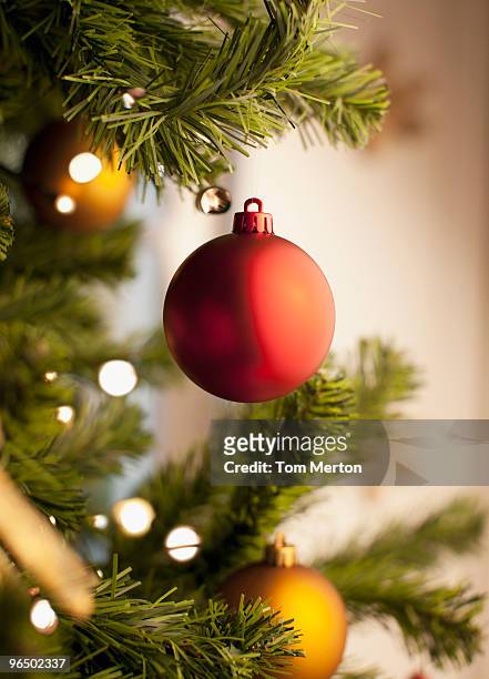 close-up de um enfeite de árvore de natal - primeiríssimo plano - fotografias e filmes do acervo