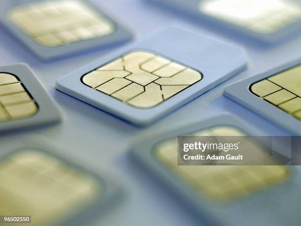 close up of sim cards - sim card photos et images de collection