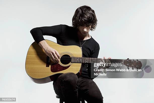 man playing acoustic guitar - acoustic music stockfoto's en -beelden