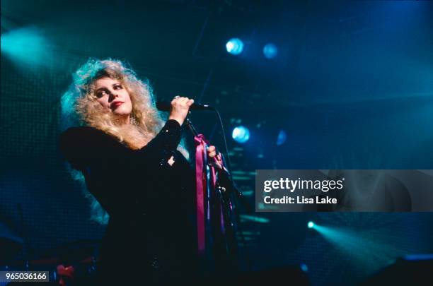 Stevie Nicks performs on November 06, 1990 in Bethlehem, Pennsylvania.