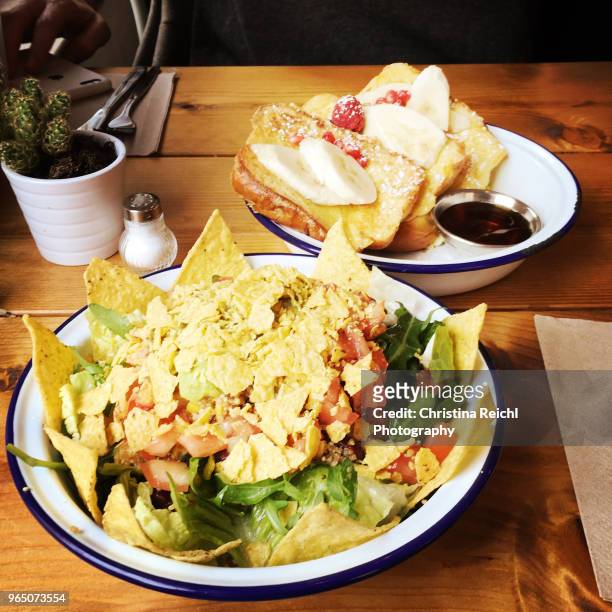salad and french toast in a restaurant - christina plate bildbanksfoton och bilder