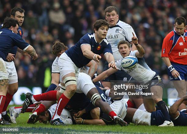 Pascal Pape of France passes the ball during the RBS Six Nations Championship match between Scotland and France at Murrayfield Stadium on February 7,...