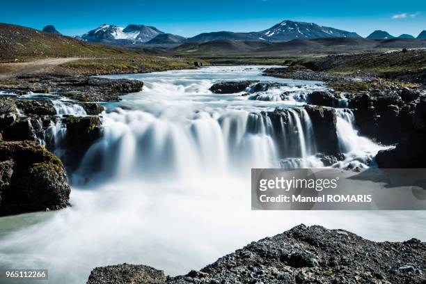 gygjarfoss waterfall, iceland - kerlingarfjoll fotografías e imágenes de stock