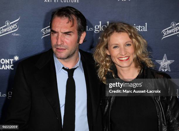 Jean Dujardin and Alexandra Lamy poses at the Ceremony of Globe de Cristal 2010 Awards at Le Lido on February 8, 2010 in Paris, France.