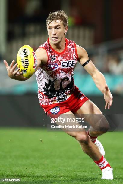 Kieren Jack of the Swans secures the ball during the round 11 AFL match between the Sydney Swans and the Carlton Blues at Sydney Cricket Ground on...