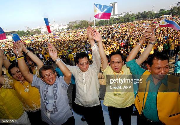 Philippine religious leader and presidential candidate Eddie Villanueva joins hands with his running mate Perfecto Yasay and his senatorial line-up...