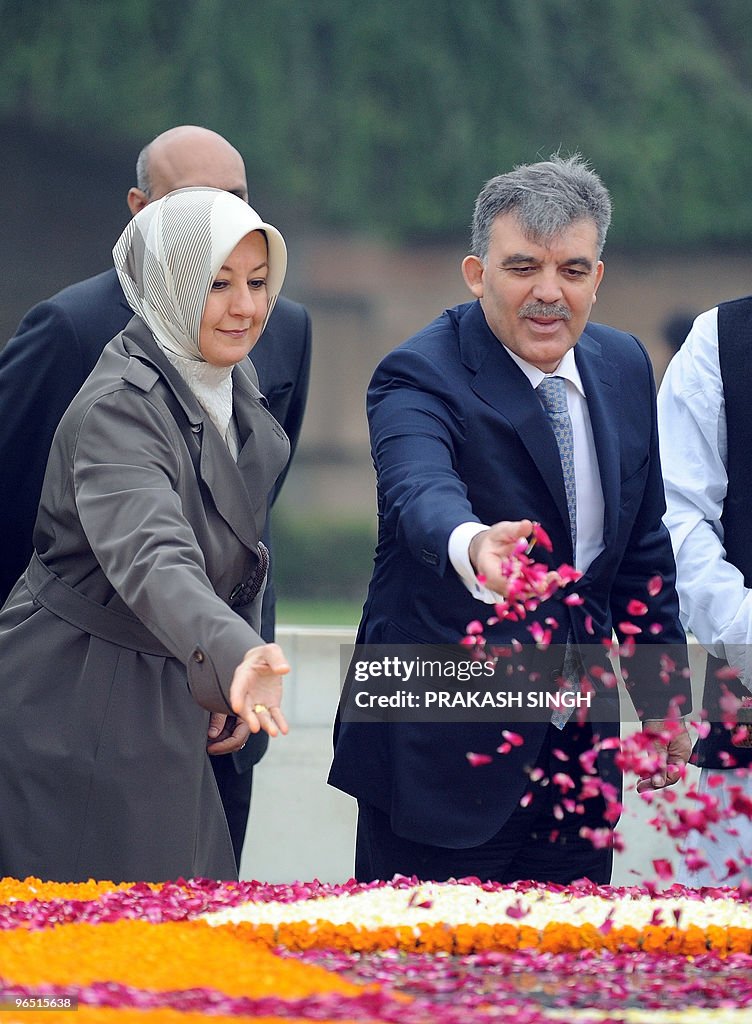 President of Turkey Abdullah Gul (R) off