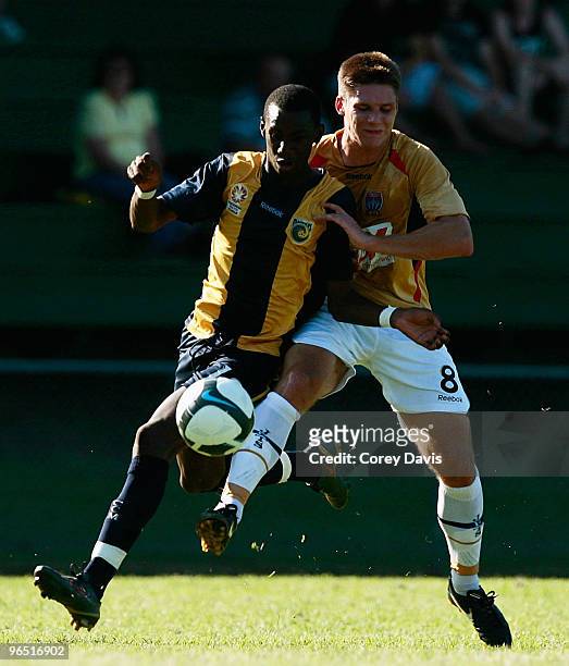 Bernie Ibini-Isei of the Mariners and Brodie Mooy of the Jets contest the ball during the round 23 National Youth League match between the Central...