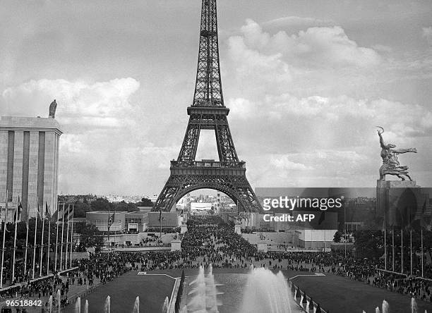 View taken 20 August 1937 from the Trocadero of the Eiffel Tower during the 1937 World exhibition, or Exposition Internationale des Arts et...