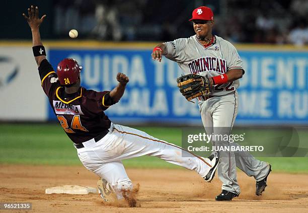 Dominican Ramon Santiago of Leones del Escojidos tags out Martin Maldonado of Indios de Mayaguez of Puerto Rico during a Caribbean Series baseball...