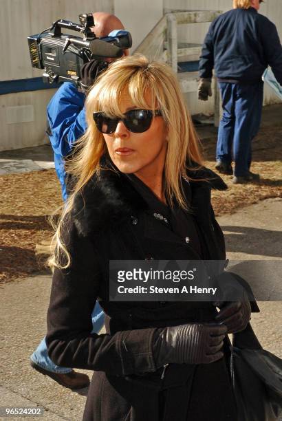 Dina Lohan arrives at Nassau County Family Court for a child support hearing on February 9, 2010 in Westbury, New York.