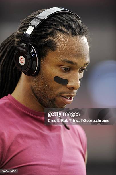 Larry Fitzgerald of the Arizona Cardinals listens to music on his headphones before a game against the Green Bay Packers in the NFC wild-card playoff...