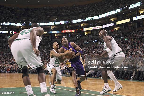 Los Angeles Lakers Kobe Bryant in action vs Boston Celtics Ray Allen . Boston, MA 1/31/2010 CREDIT: Damian Strohmeyer