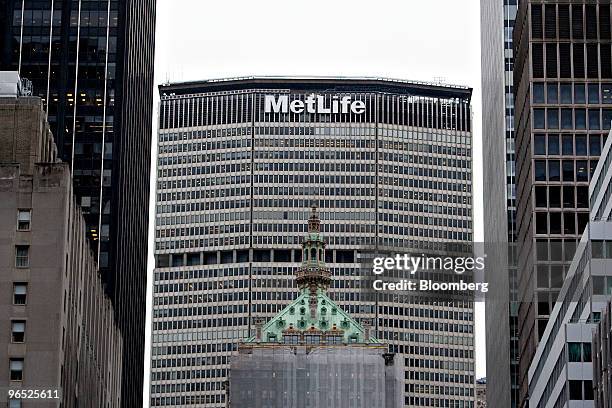 The MetLife building, home to the headquarters of MetLife Inc., stands in New York, U.S., on Tuesday, Feb. 9, 2010. MetLife Inc. May use stock to pay...