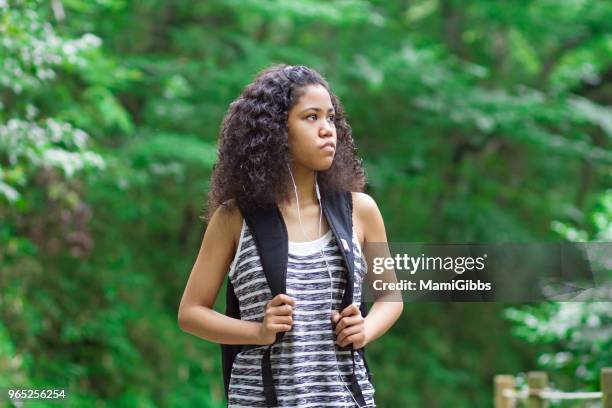 teenage girl walking mountainside - mamigibbs stockfoto's en -beelden