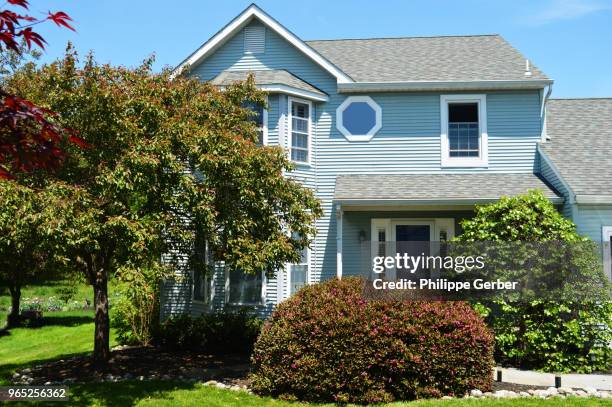 home exterior - front yard - pennsylvania house stock pictures, royalty-free photos & images