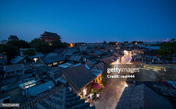 antica città cinese - contea di shangri la foto e immagini stock