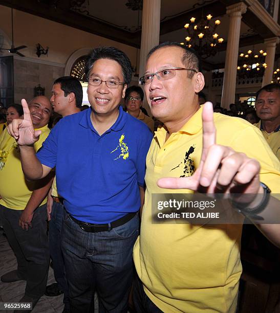 Philippine Liberal party Presidential candidate Benigno "Noynoy" Aquino , son of former and late president Corazon Aquino flashes the "laban" sign,...