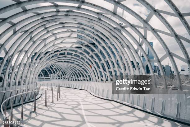 webb bridge, melbourne, australien mit schatten auf den boden - melbourne architecture stock-fotos und bilder