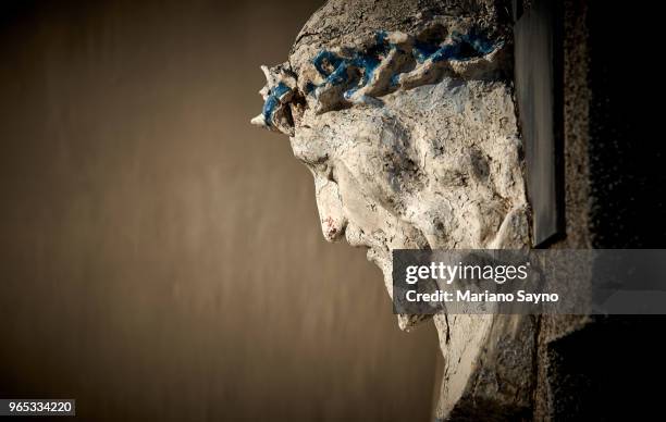 close up photo of sculpture of jesus christ - empty tomb jesus bildbanksfoton och bilder