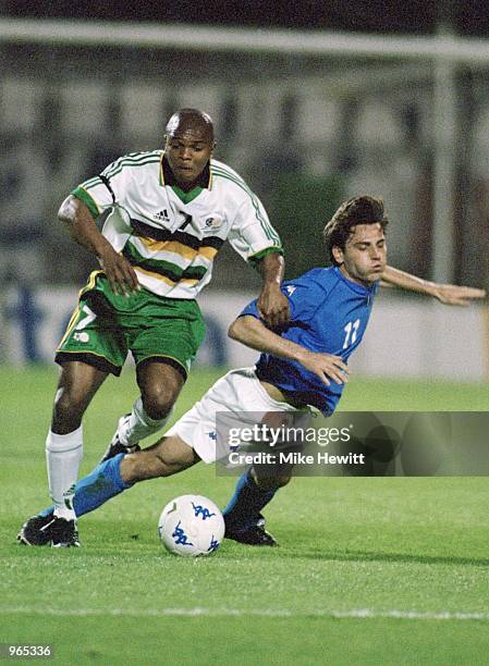 Quinton Fortune of South Africa brushes aside Italy's Vicenzo Montella during the FIFA 2002 World Cup Qualifier against Italy at the Renato Curi...