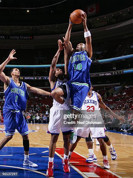 Wayne Ellington of the MInnesota Timberwolves shoots against Willie Green of the Philadelphia 76ers at the Wachovia Center on February 9, 2010 in...